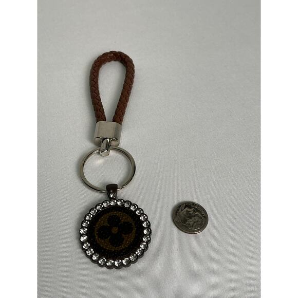 Louis Vuitton Monogram Canvas Clover Flower braided leather keychain Charm Brown - Picture 4 of 4